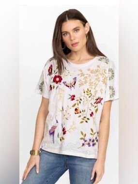 Johnny Was Ladies White Embroidered Floral Butterfly Short Sleeve Tee Shirt Top